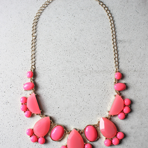 nwot Pink Teardrop statement necklace bubble - Picture 4 of 4